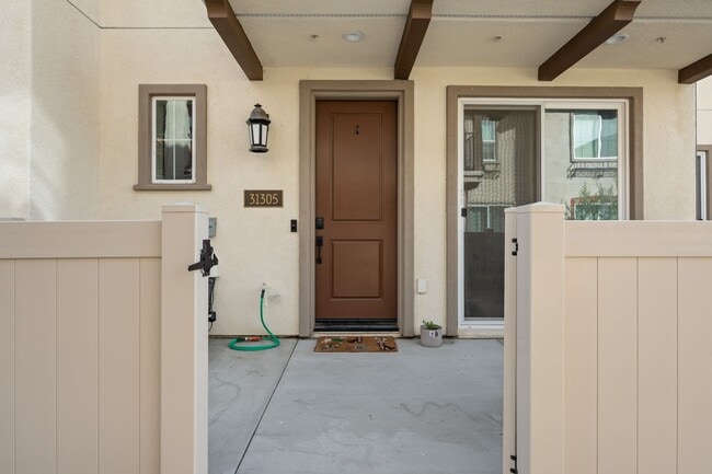 Building Photo - Beautiful Condo in Rancho Soleo Community in Temecula!