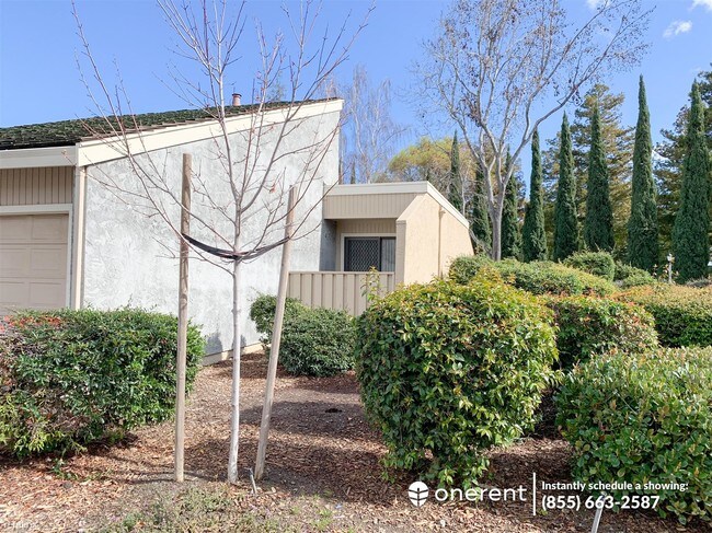 Building Photo - 3 br, 2 bath Condo - 2490 Golf Links Cir -
