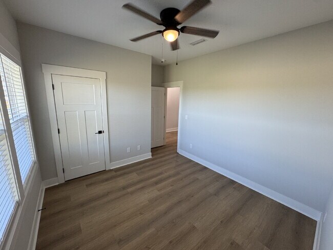 Building Photo - 1465 Forest Dr