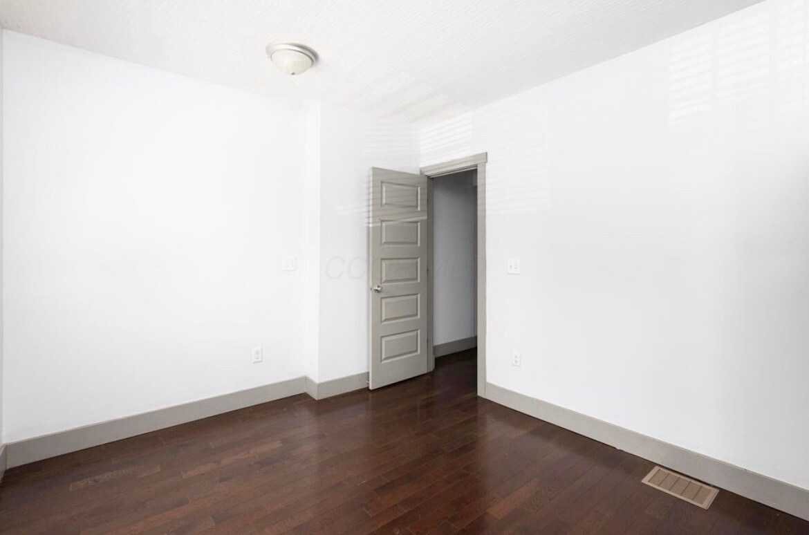 Building Photo - 2411 Indianola Ave