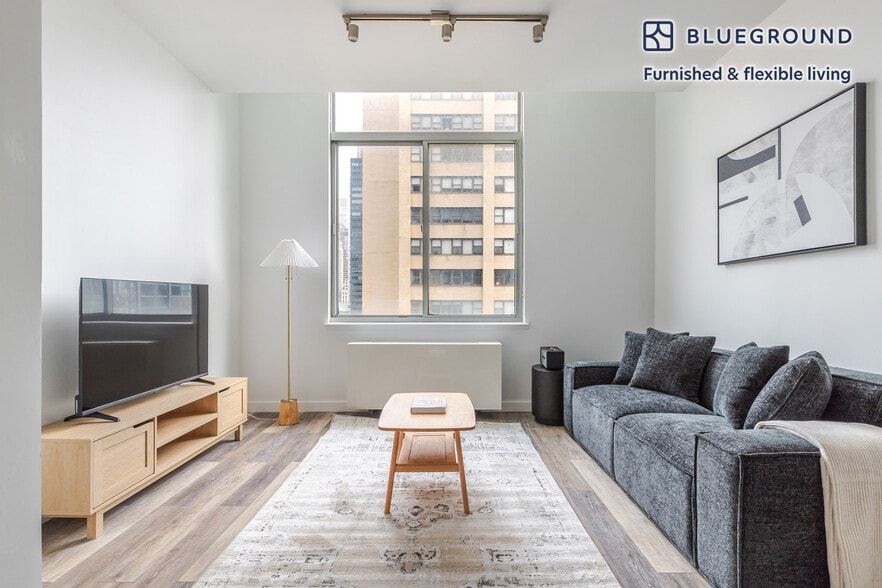 Primary Photo - 556 3rd Ave