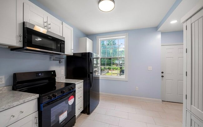 Building Photo - 124 Collins Ave
