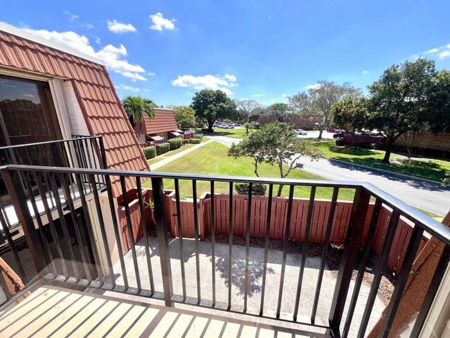 Building Photo - 2971 Waterford Dr S