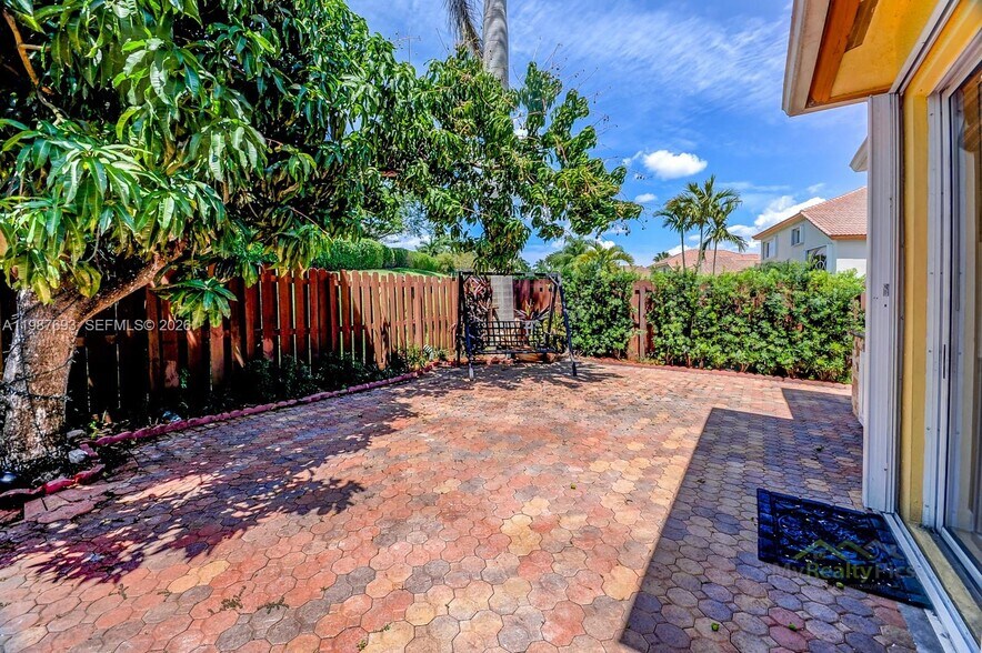 Building Photo - 5860 NW 111th Ave