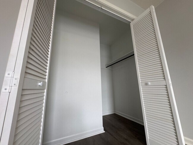 Building Photo - Updated 3BR Home Near Percy Priest & Airport – Fenced Yard & Easy Commute