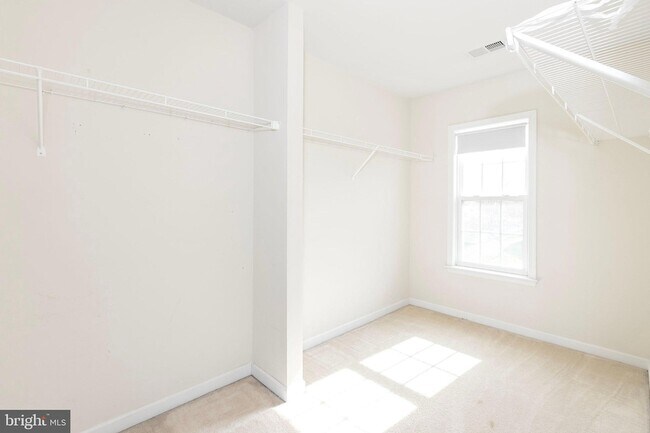 Building Photo - 32 Lofting Ln