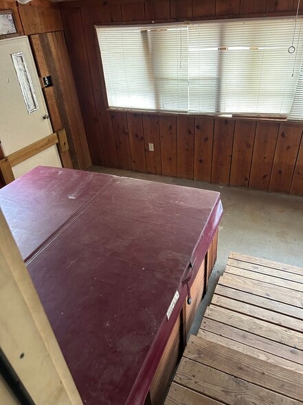 Jacuzzi - 503 Vanzant Rd