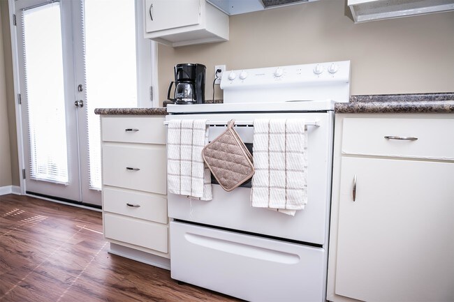 Building Photo - 4620 Central Ave