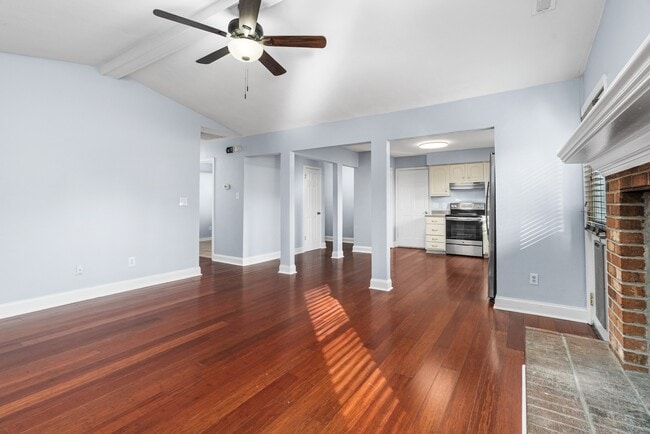 Building Photo - 1305 Eaglewood Dr