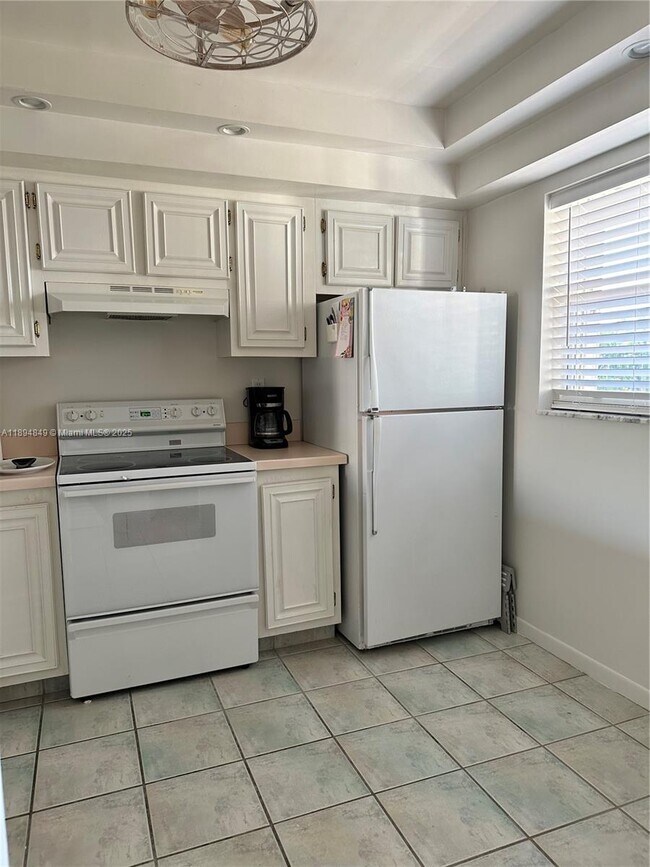 Building Photo - 1541 S Ocean Blvd