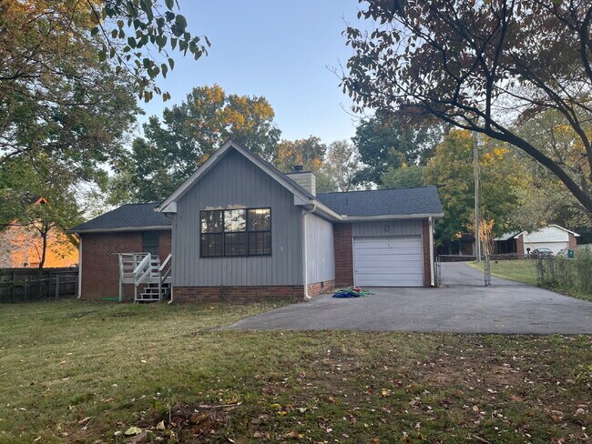 Building Photo - 665 Dutchmans Dr