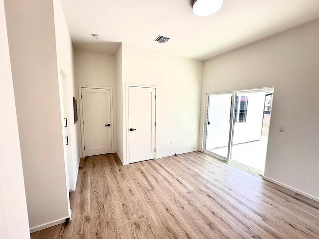 Building Photo - 1675 University Dr