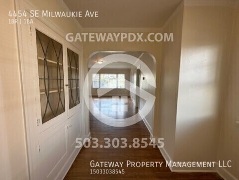 Building Photo - 4454 SE Milwaukie Ave