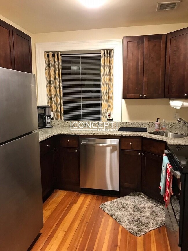 Building Photo - 1463 Beacon St