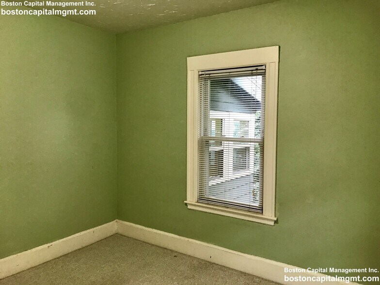 Building Photo - 55 Moreland St