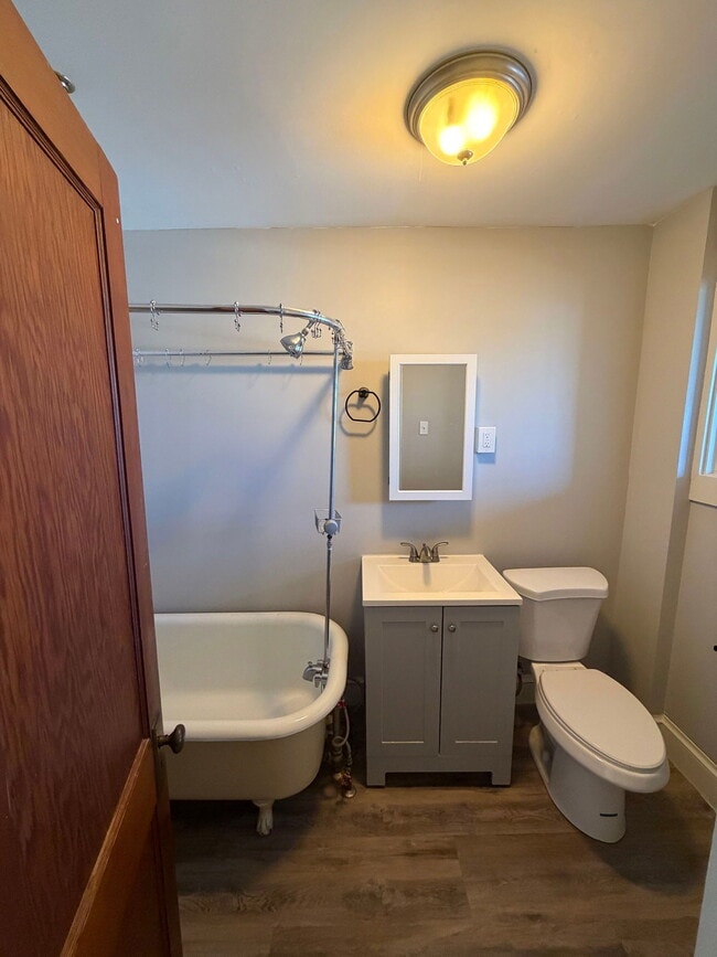 Building Photo - 248-250 N Main St