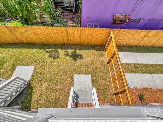 Building Photo - 417 W 32nd St