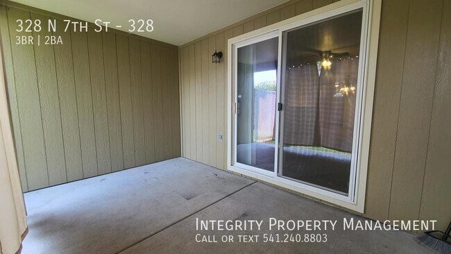 Building Photo - 328 N 7th St