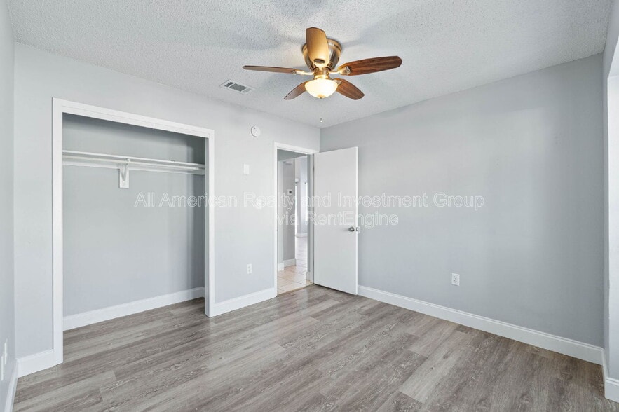 Building Photo - 110 Parkwood Dr