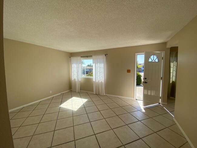 Building Photo - 2 Bedroom, 1 Bath Home in Encinitas