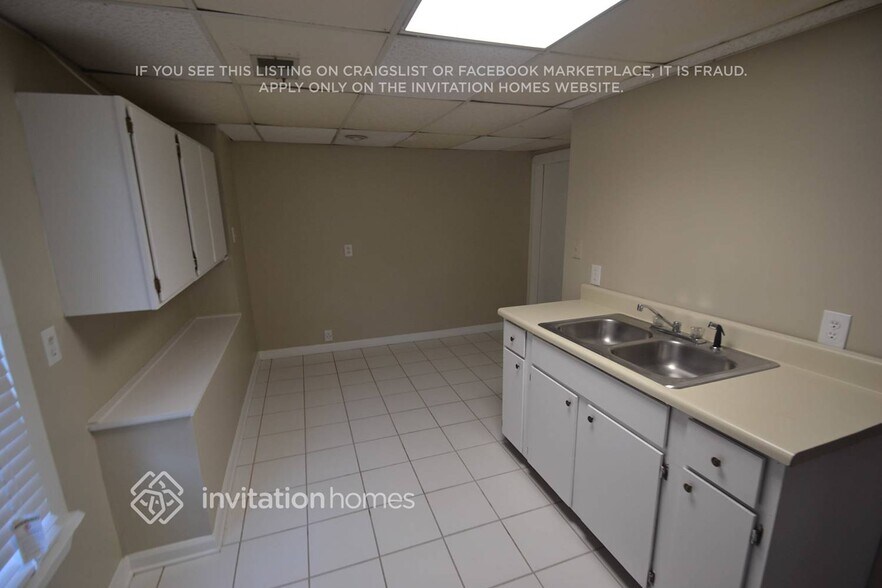 Building Photo - 4609 Iroquois Trail NW