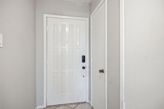 Building Photo - Charming 3 Bedroom Home near Schools and Rec Center