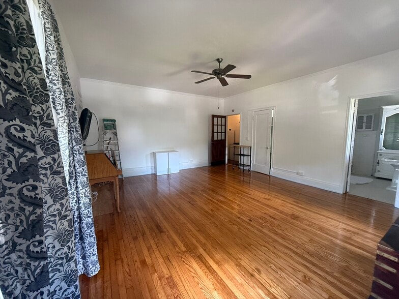 Building Photo - 4514 NE 1st Ave