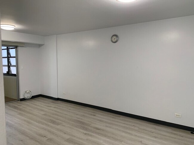 Building Photo - 3350 Sierra Dr