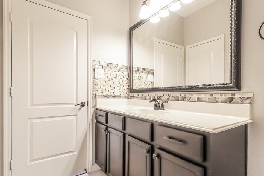 Building Photo - 2720 Silver Sage Dr