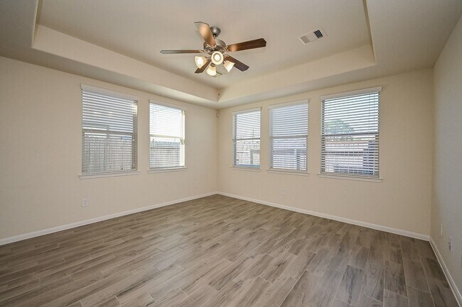 Building Photo - 8231 Hawthorn Vly Ln