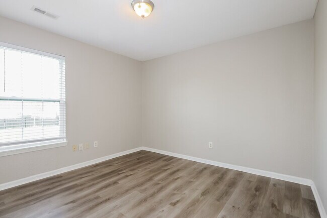 Building Photo - 1580 Cold Spring Dr