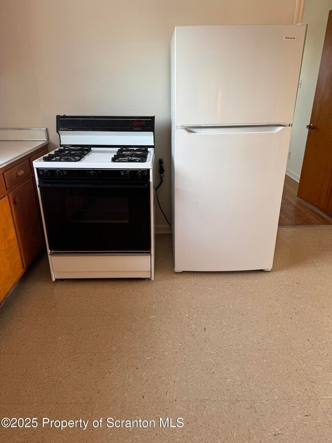 Building Photo - 901 S Webster Ave