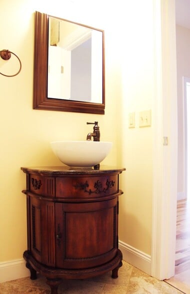 Building Photo - 26 Cedar St