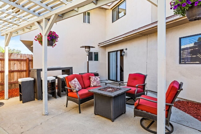 Building Photo - 4 Bedroom Condo for Rent in Ventura!