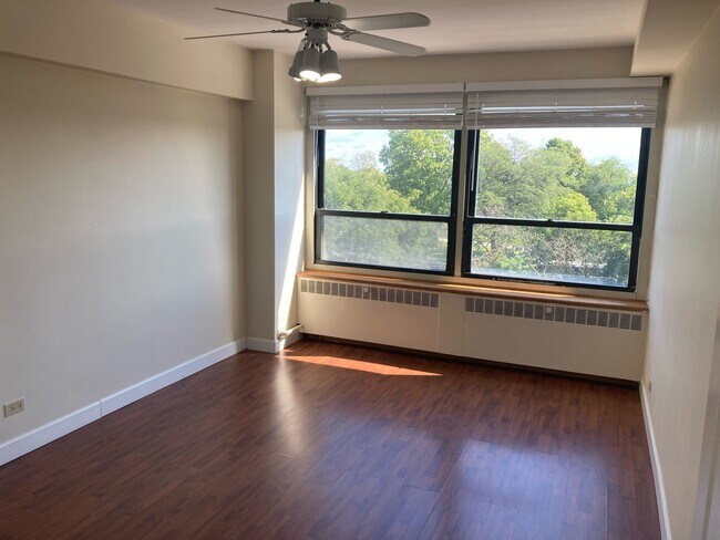 Building Photo - 4180 N Marine Dr