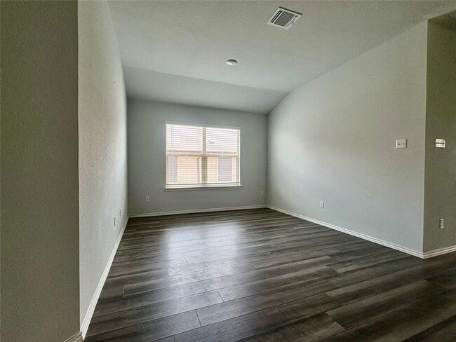 Building Photo - 180 Pivot Dr