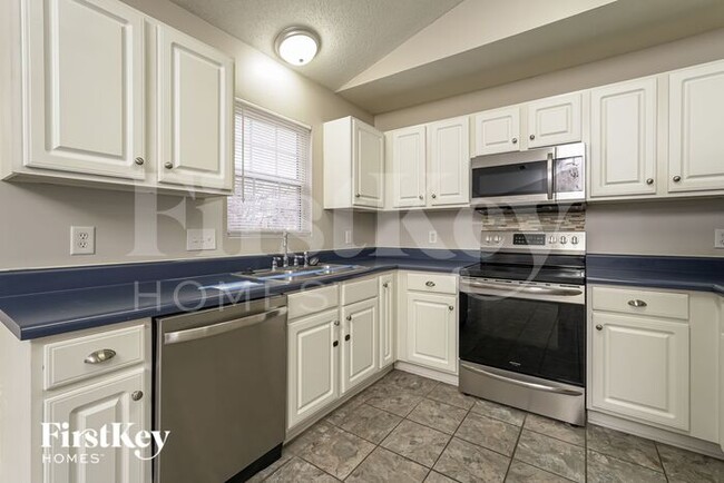 Building Photo - 940 Londonderry Dr
