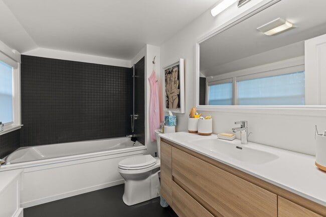 Building Photo - 148 Whipple Rd