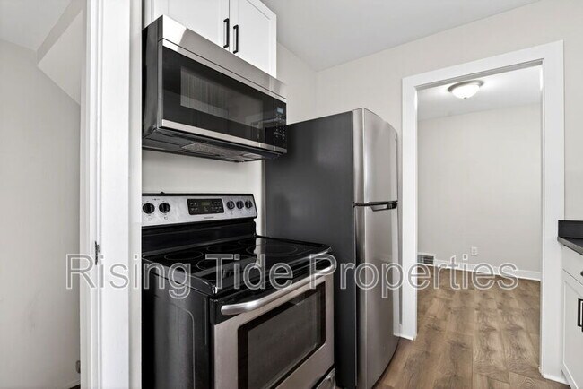 Building Photo - 1512 Emmons Ave