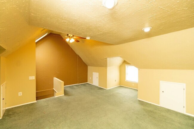 Building Photo - 461 Averill Ave