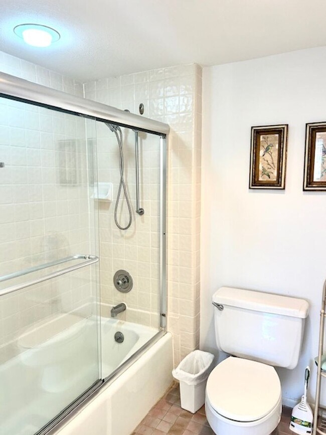 Building Photo - 2026 BEACH RENTAL- 2/2 Condo WITH PRIVATE ENTRY - BEACH PLACE - STEPS THE BEACH!!