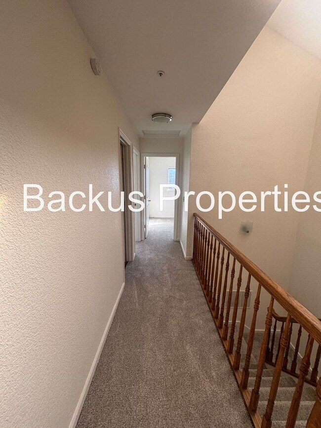 Building Photo - Great two-bedroom home at end of cul-de-sac