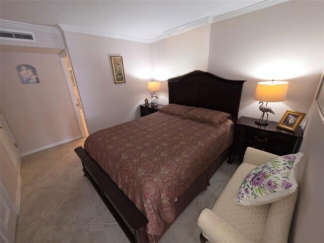 Building Photo - 4020 Galt Ocean Dr