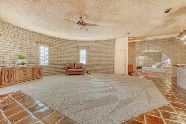 Building Photo - 1224 Sur Este Ave