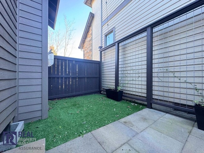 Building Photo - Mt Hood views 4BR/3BA Villebois luxury home available now! Dog Friendly