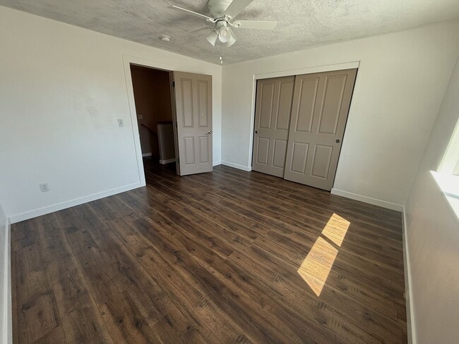 Building Photo - 3BR/2.5BA Home w/ Garage, Fenced Yard – Walk to Shops & Parkra