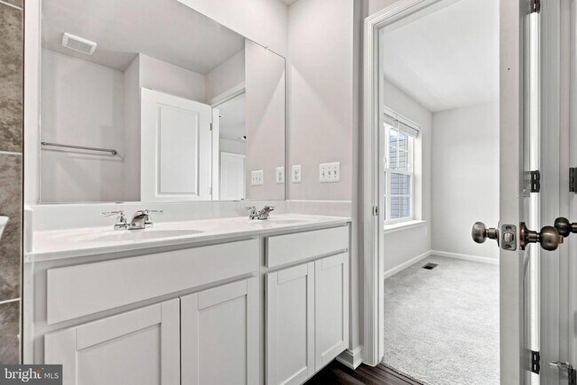 Building Photo - 417 Seeback Dr
