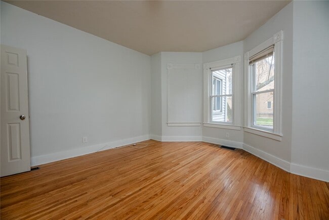 Building Photo - 144 Adams St