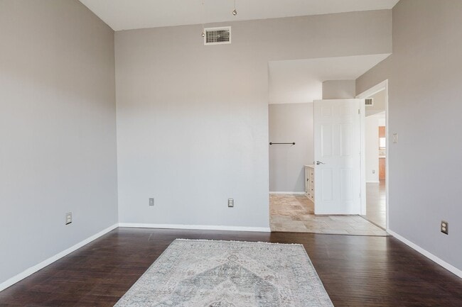Building Photo - Newly Updated Two Bedroom Two Bath Townhouse