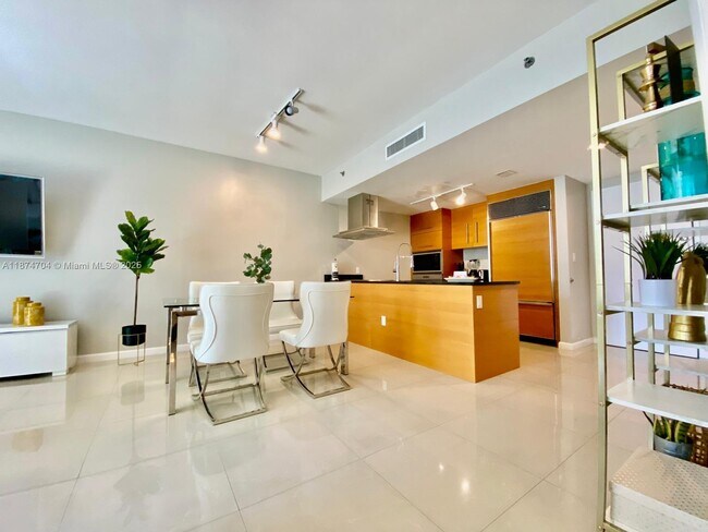 Building Photo - 485 Brickell Ave
